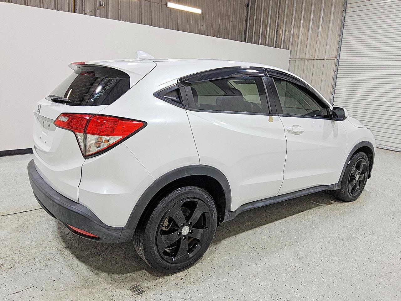 2019 HONDA HR-V LX photo 3