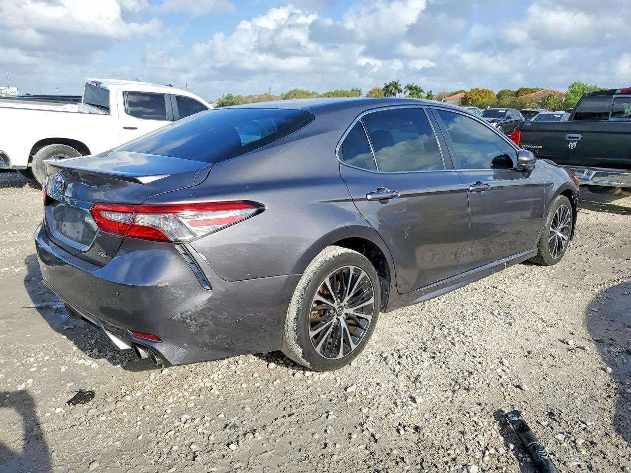2018 TOYOTA CAMRY SE photo 7