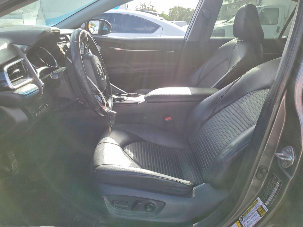 2018 TOYOTA CAMRY SE photo 19