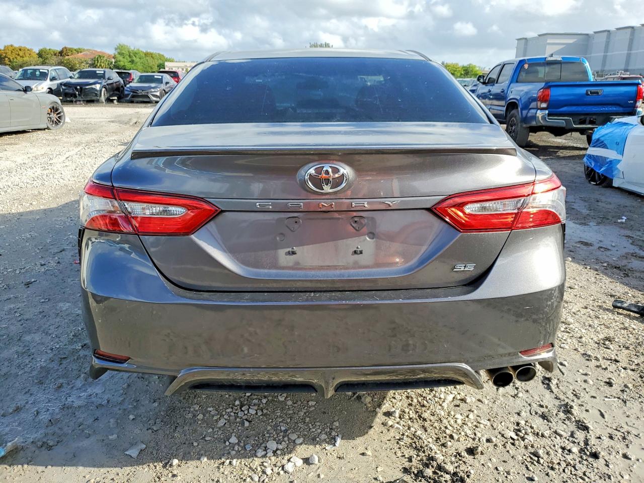 2018 TOYOTA CAMRY SE photo 16