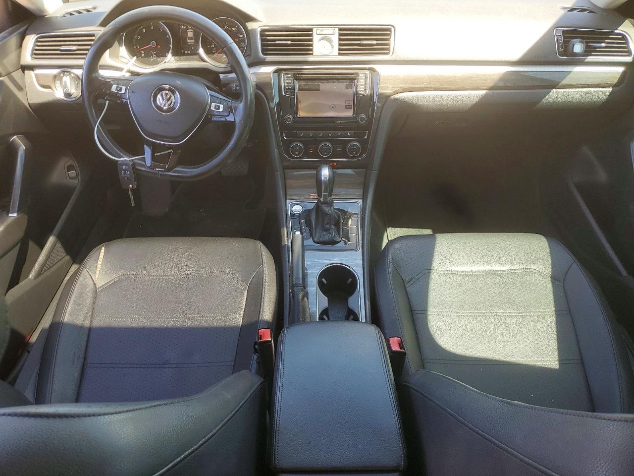 2017 VOLKSWAGEN PASSAT SE photo 22