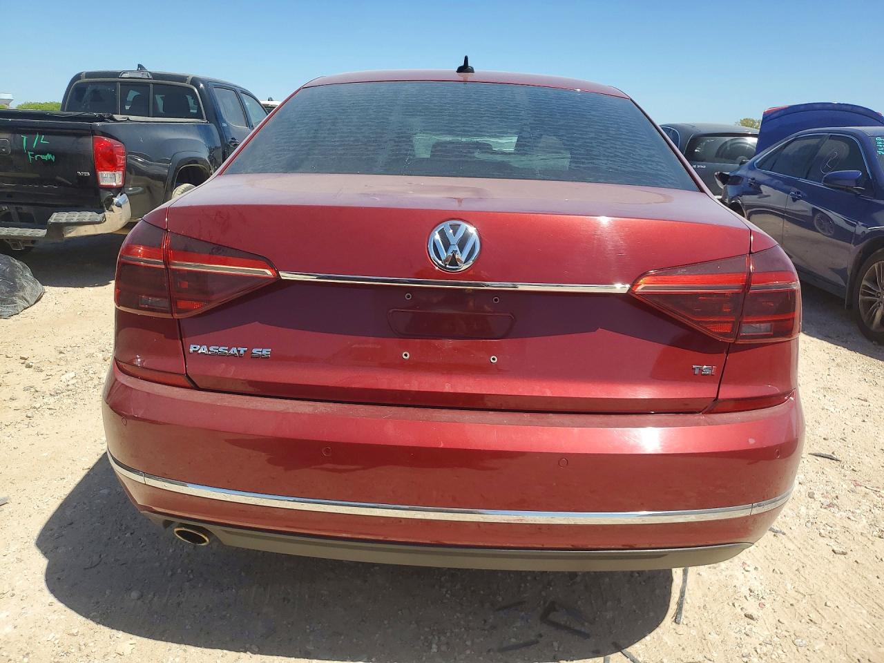 2017 VOLKSWAGEN PASSAT SE photo 16