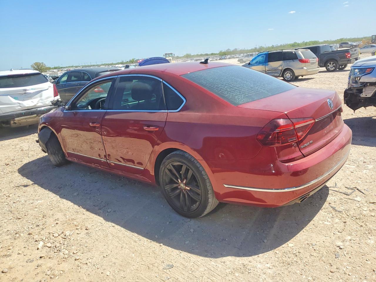2017 VOLKSWAGEN PASSAT SE photo 4