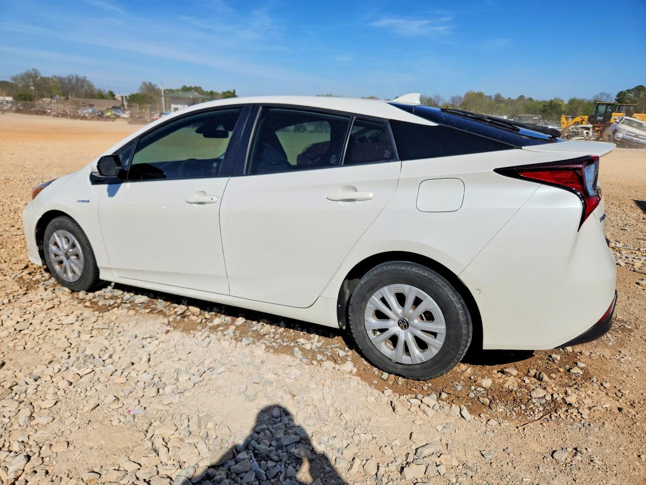 2019 TOYOTA PRIUS LE photo 2