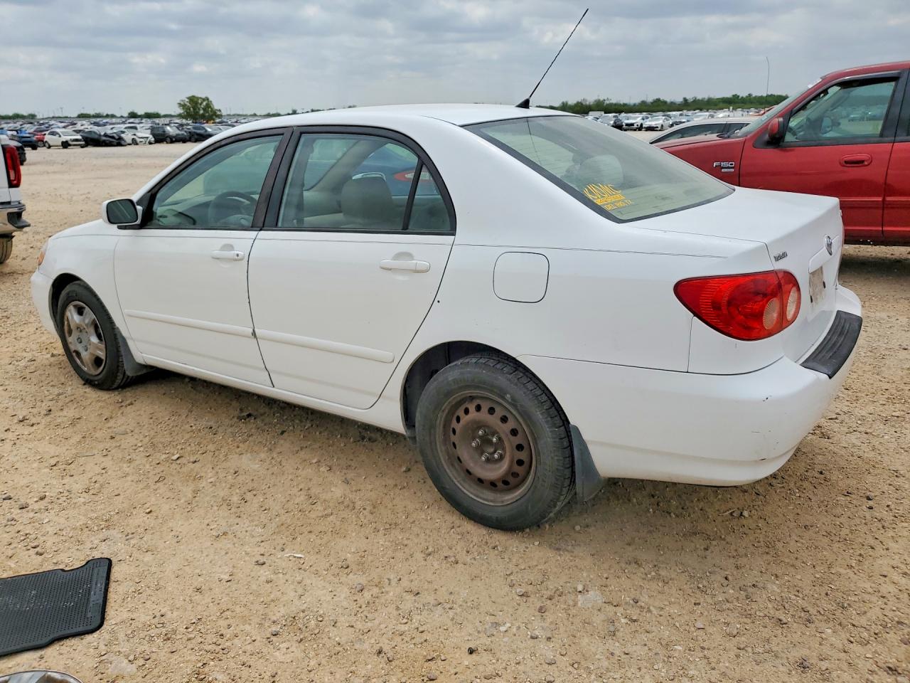 2005 TOYOTA COROLLA LE photo 2