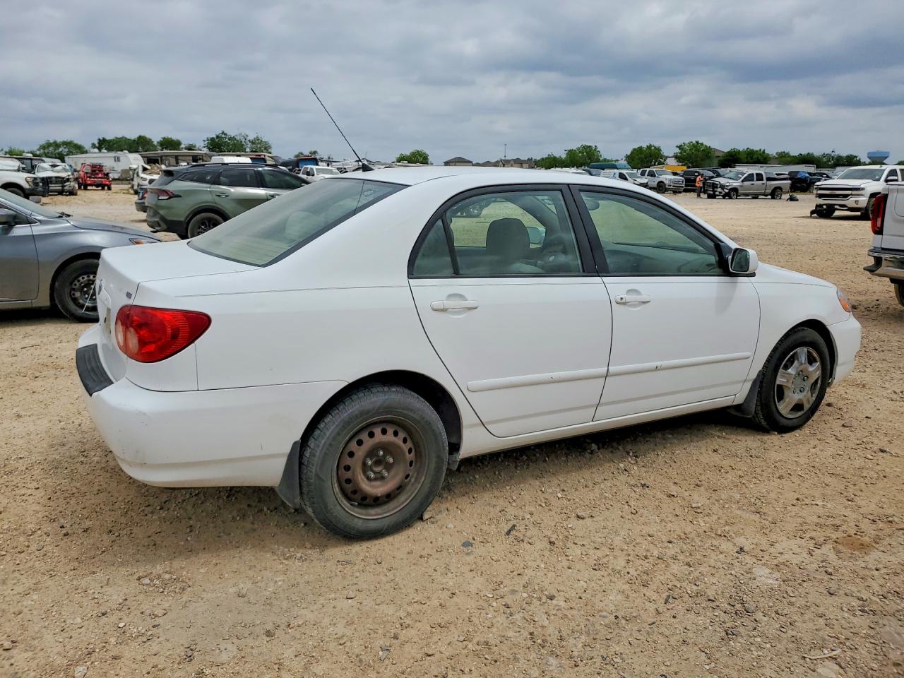 2005 TOYOTA COROLLA LE photo 3