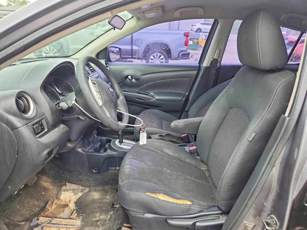 2018 NISSAN VERSA SV photo 13