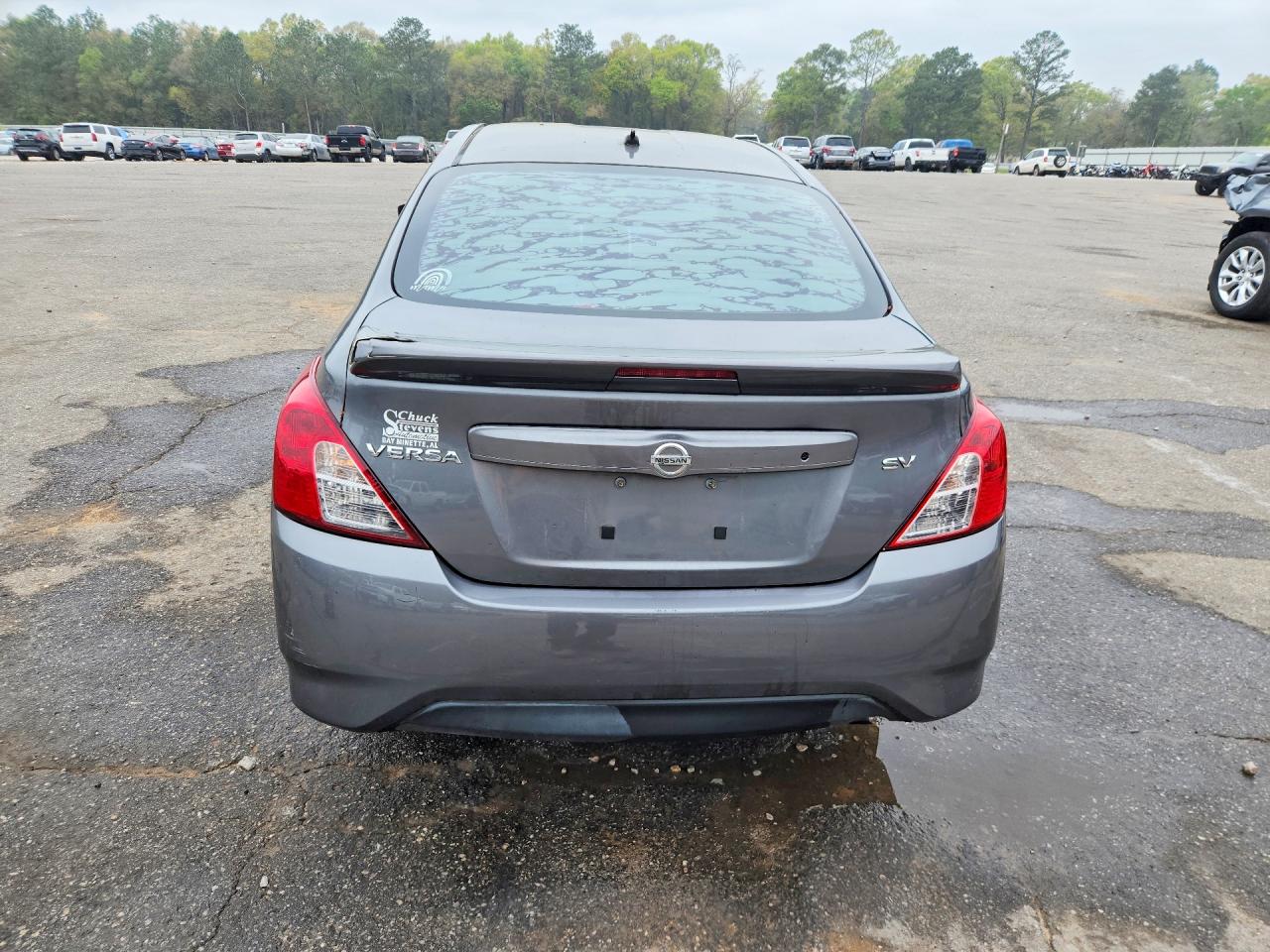 2018 NISSAN VERSA SV photo 11