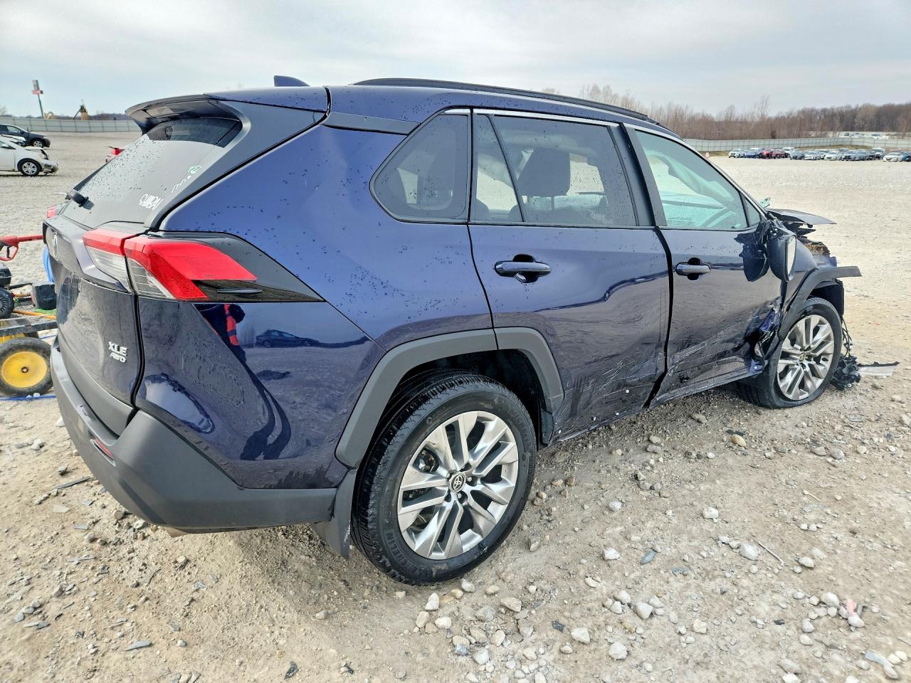2024 TOYOTA RAV4 XLE PREMIUM photo 3
