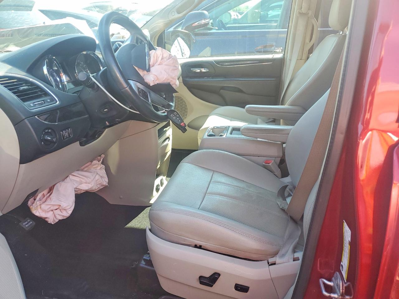 2013 CHRYSLER TOWN & COUNTRY TOURING L photo 7
