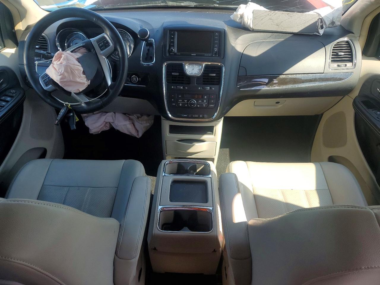 2013 CHRYSLER TOWN & COUNTRY TOURING L photo 8