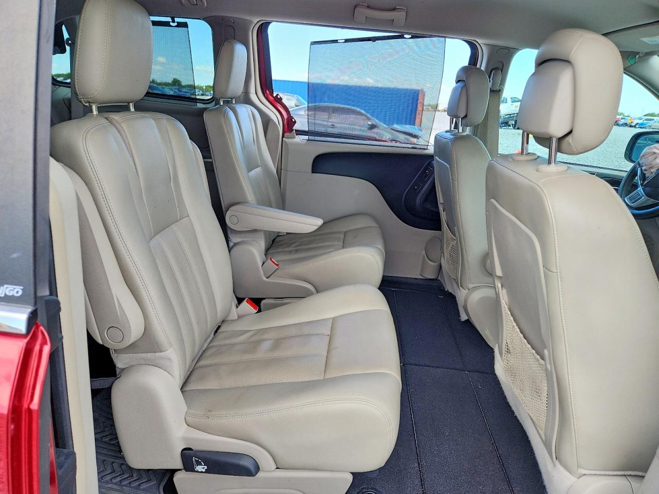 2013 CHRYSLER TOWN & COUNTRY TOURING L photo 11