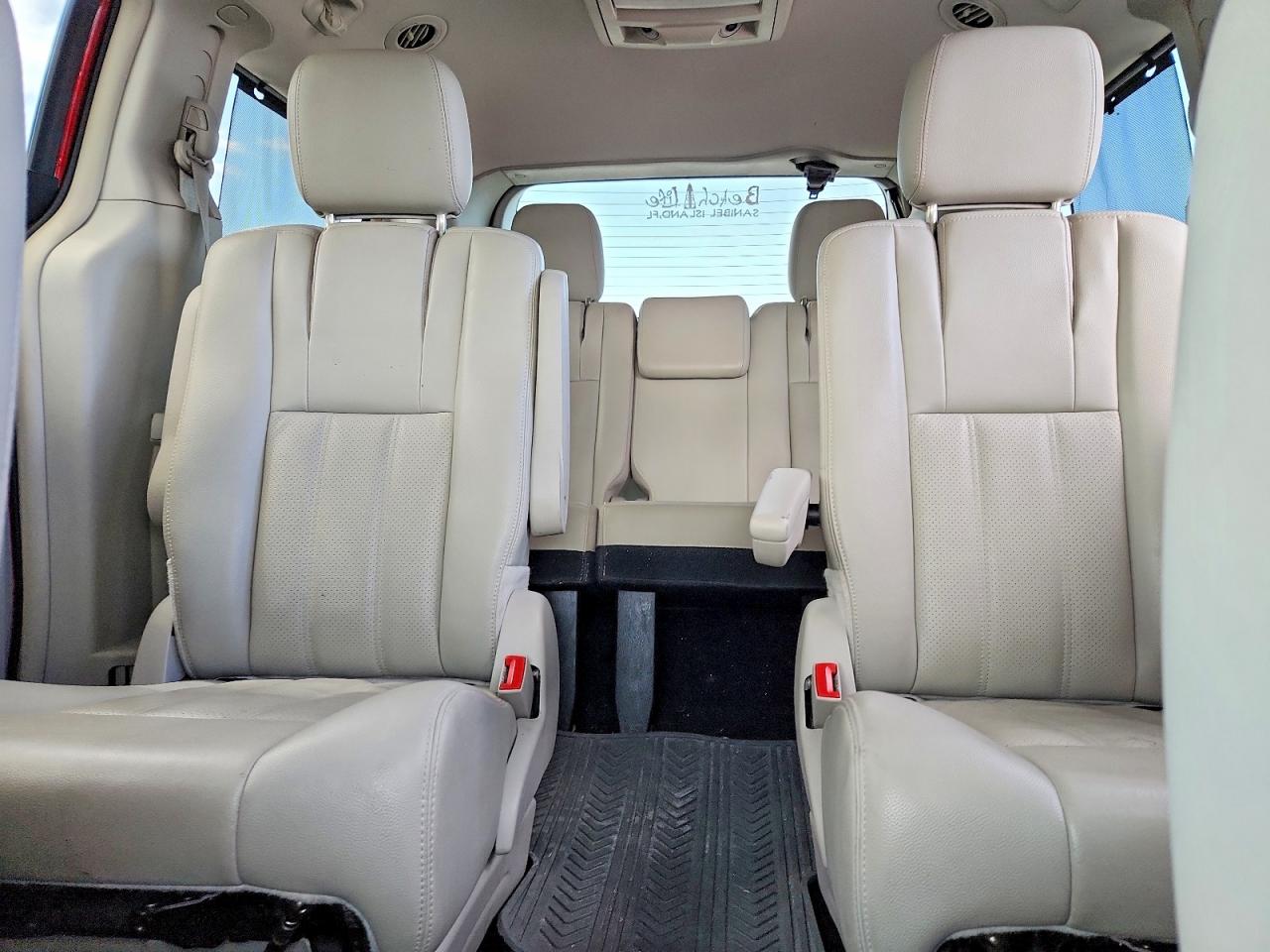 2013 CHRYSLER TOWN & COUNTRY TOURING L photo 10
