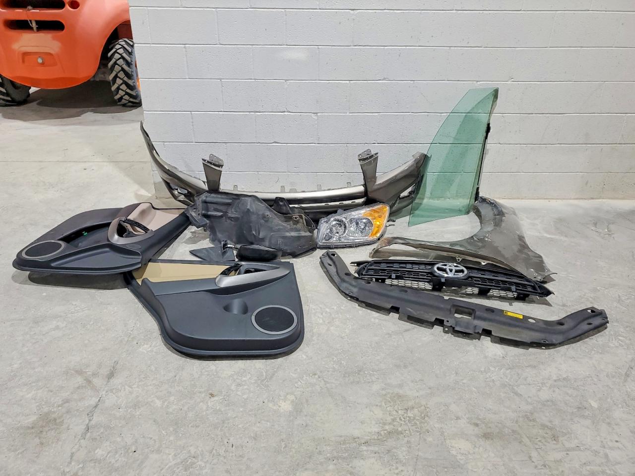 2011 TOYOTA RAV4 BASE photo 25