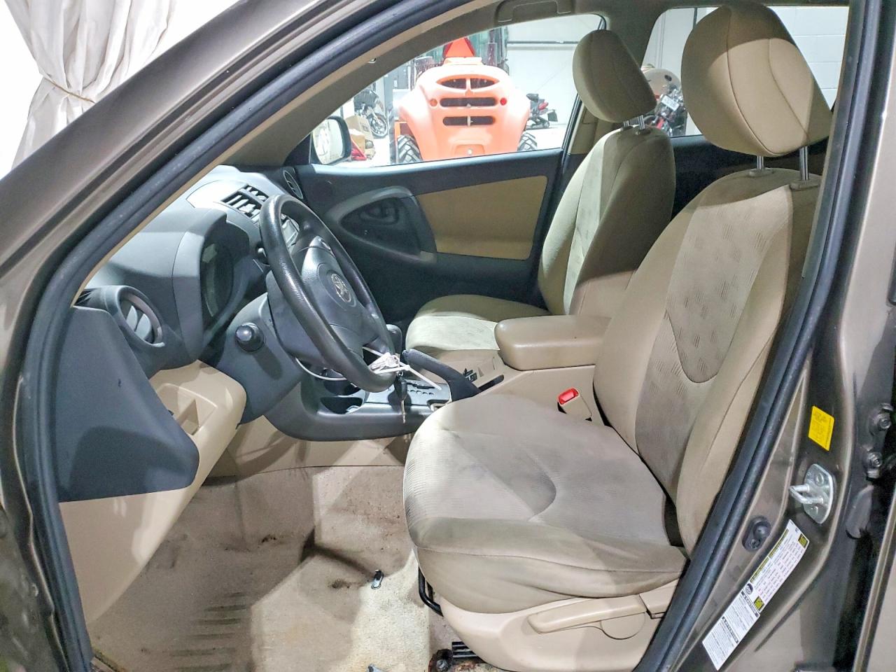 2011 TOYOTA RAV4 BASE photo 13