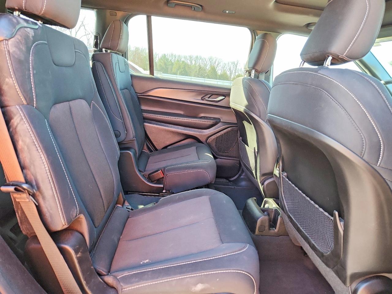 2024 JEEP GRAND CHEROKEE L LAREDO photo 31