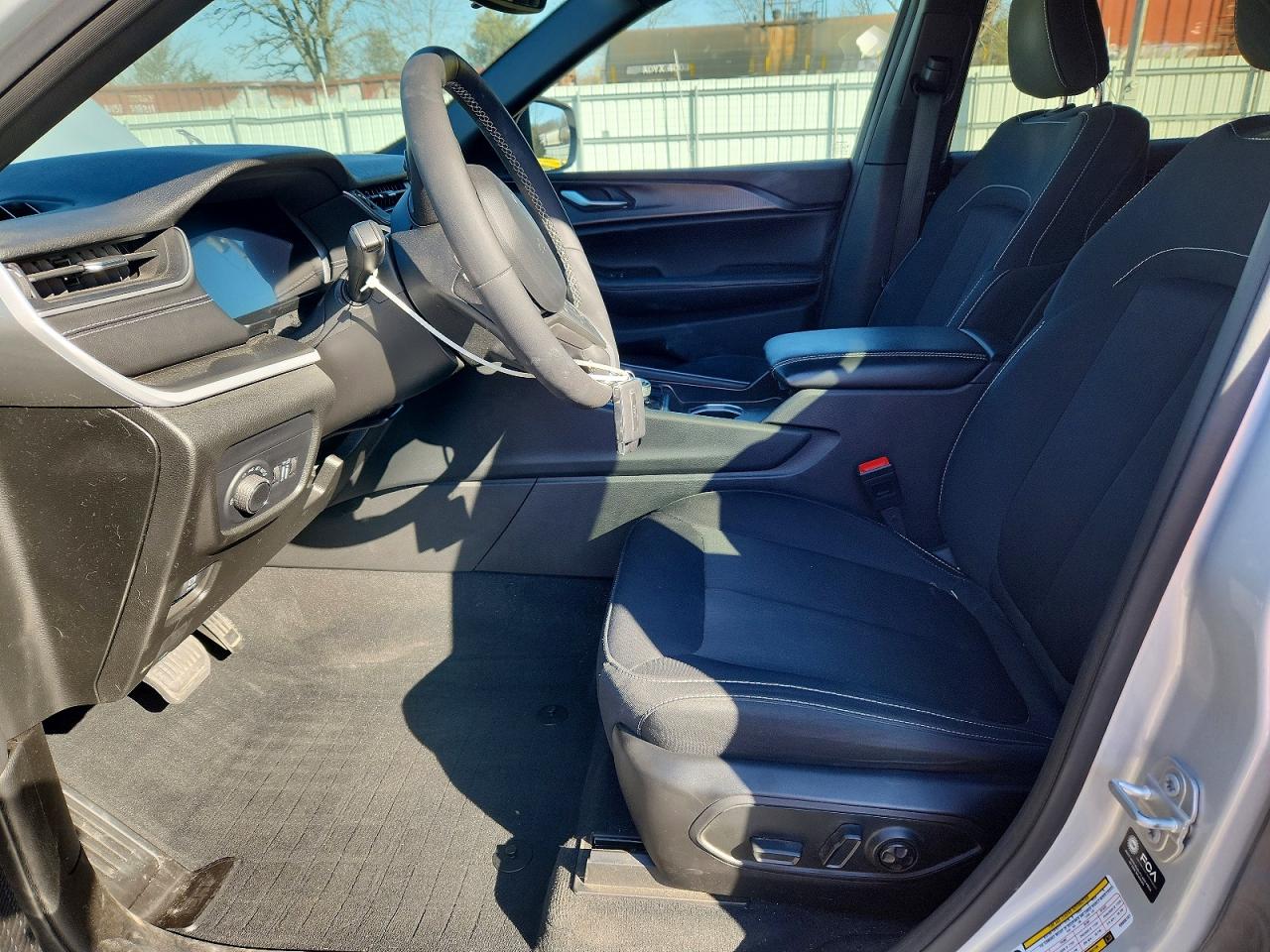 2024 JEEP GRAND CHEROKEE L LAREDO photo 19