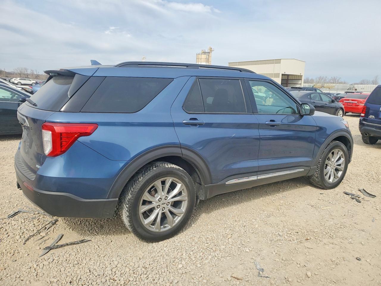 2020 FORD EXPLORER XLT photo 3
