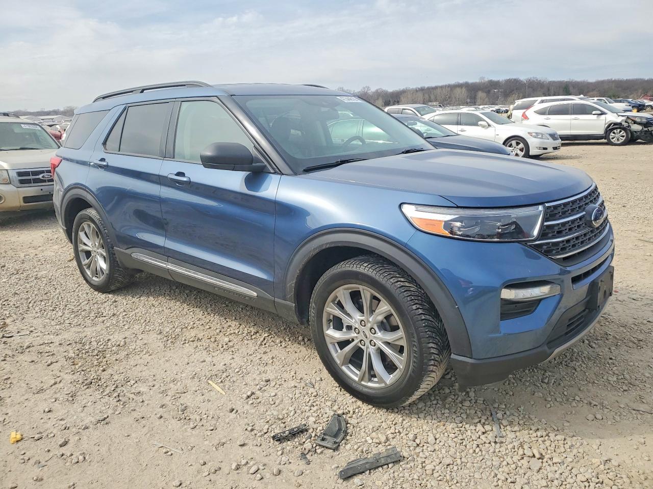 2020 FORD EXPLORER XLT photo 4