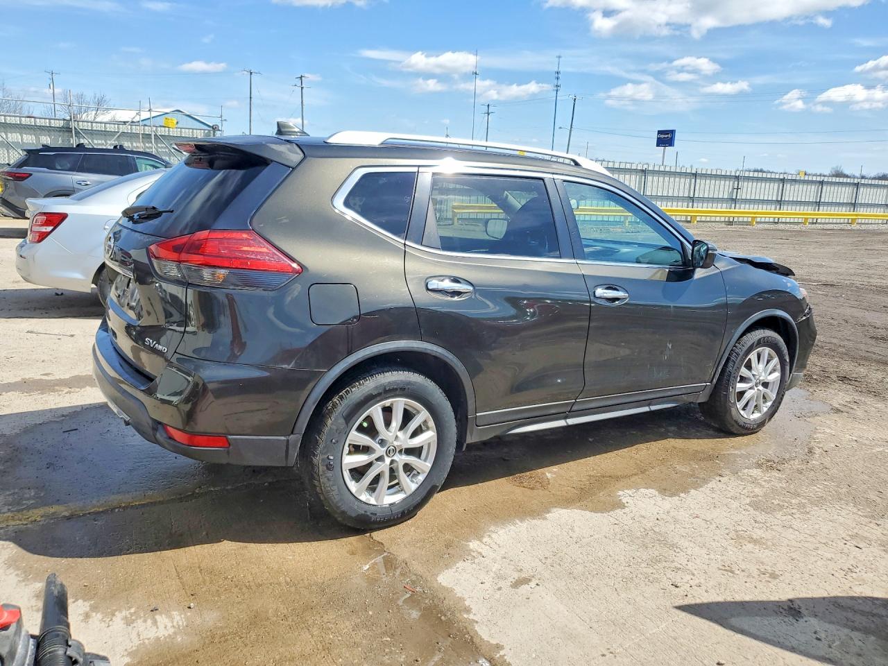 2017 NISSAN ROGUE SV photo 5