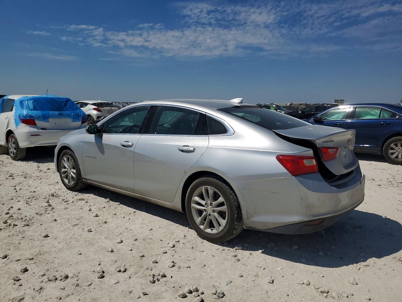 2017 CHEVROLET MALIBU LT photo 2