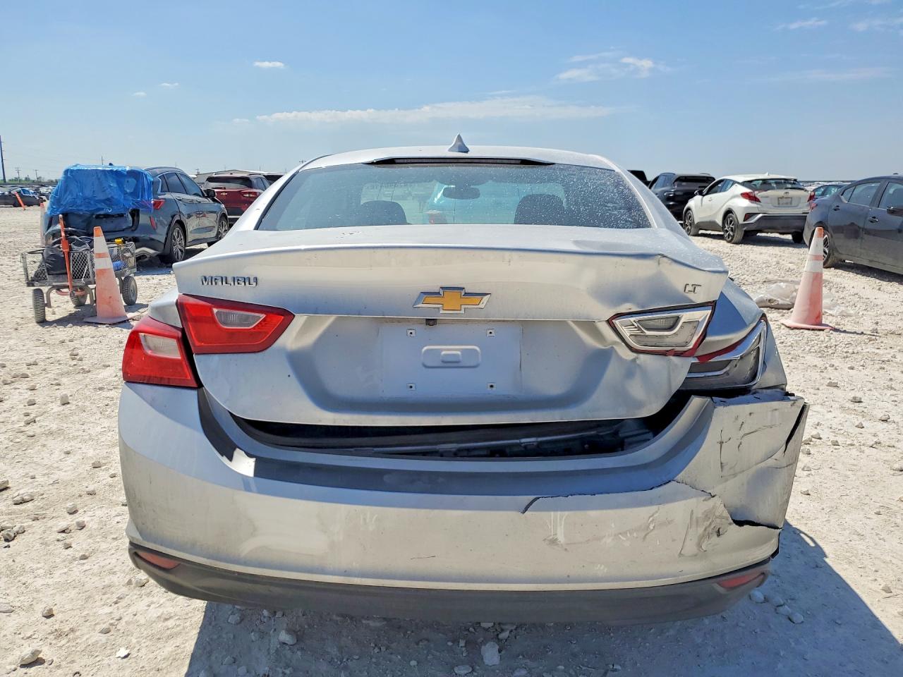 2017 CHEVROLET MALIBU LT photo 6