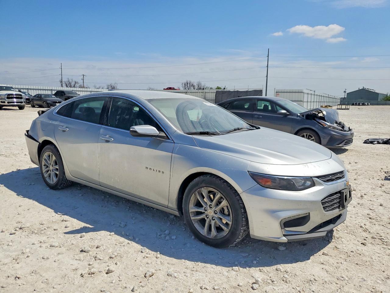 2017 CHEVROLET MALIBU LT photo 4