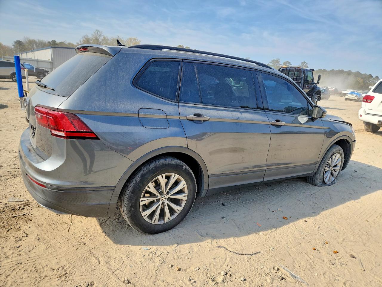 2020 VOLKSWAGEN TIGUAN S photo 7