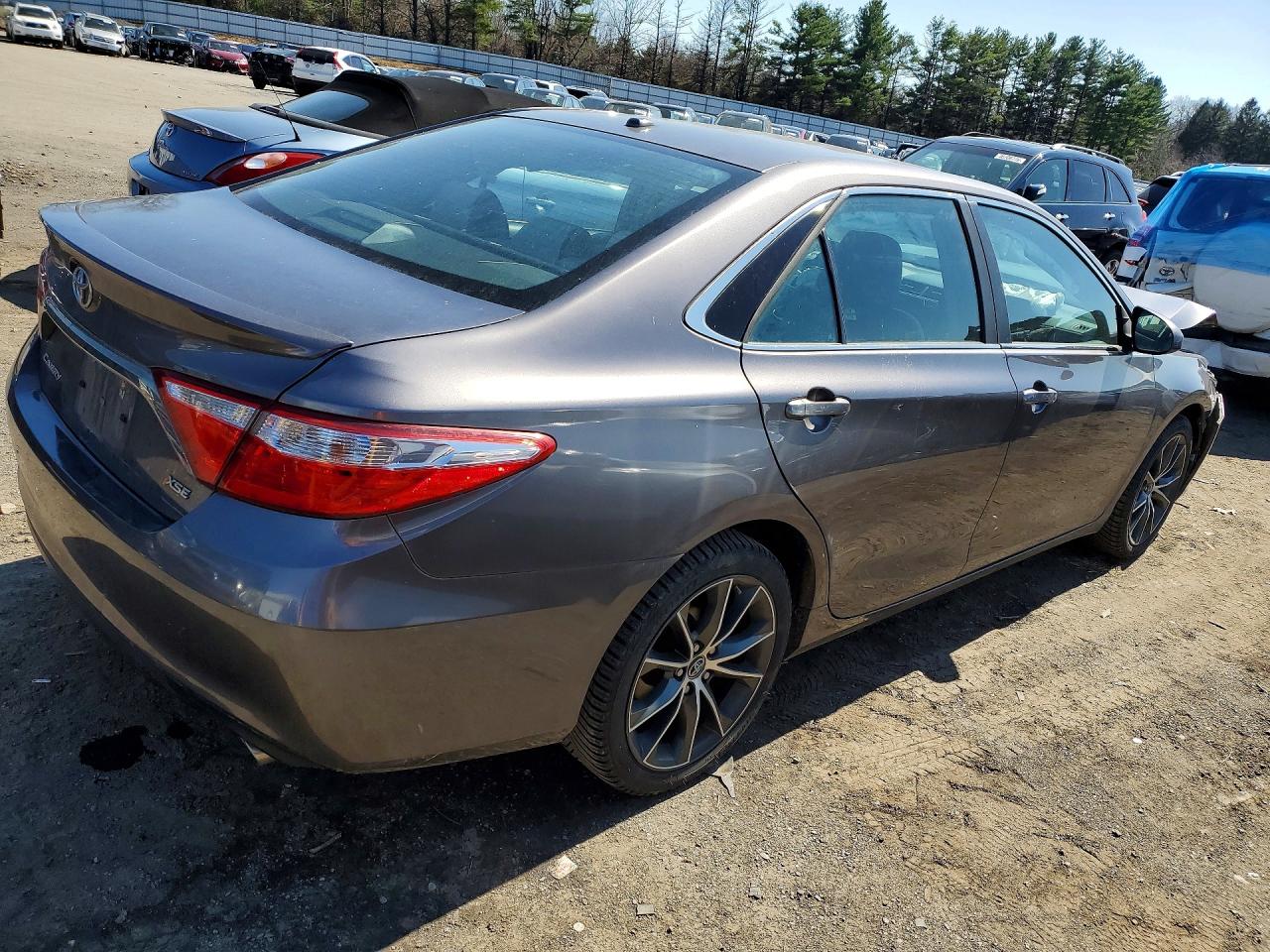 2015 TOYOTA CAMRY XSE photo 5