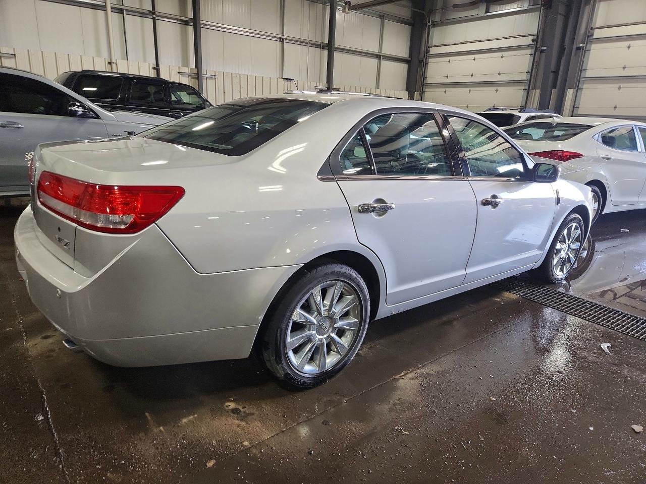 2010 LINCOLN MKZ photo 5