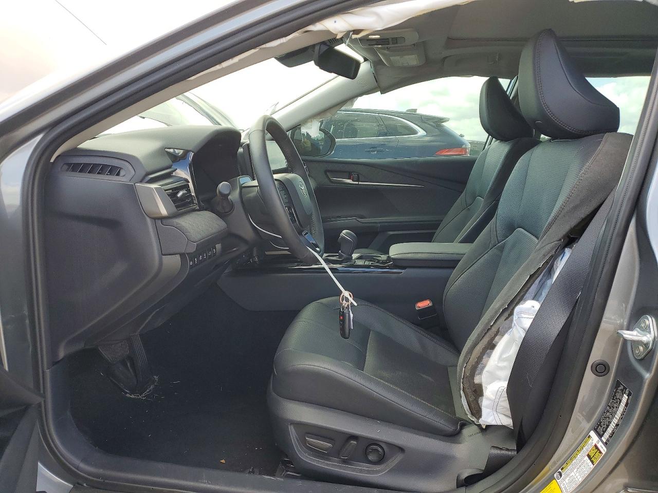 2025 TOYOTA CAMRY XLE photo 13