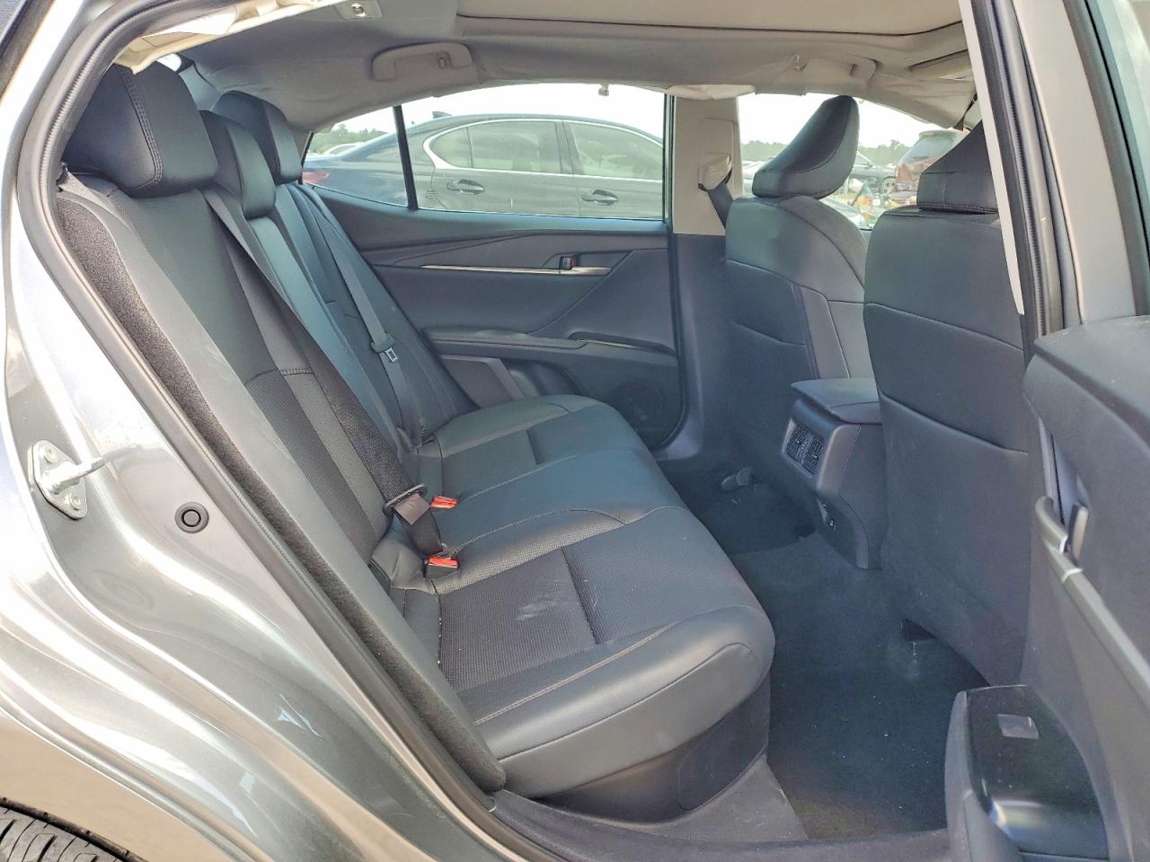 2025 TOYOTA CAMRY XLE photo 21