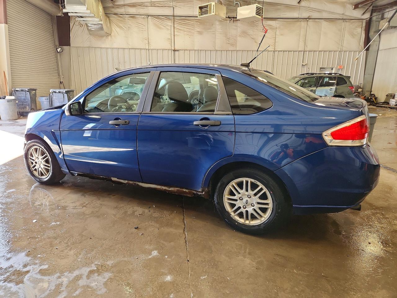 2009 FORD FOCUS SE photo 2
