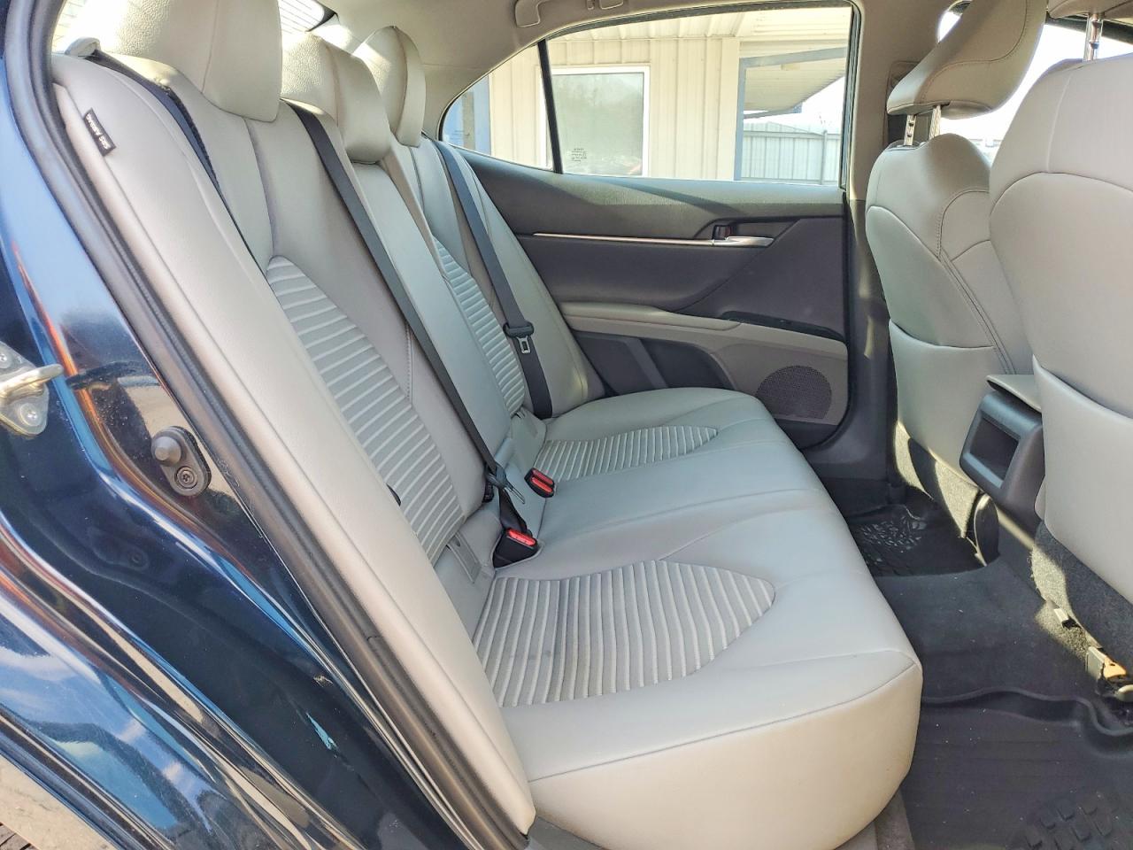 2019 TOYOTA CAMRY L photo 10