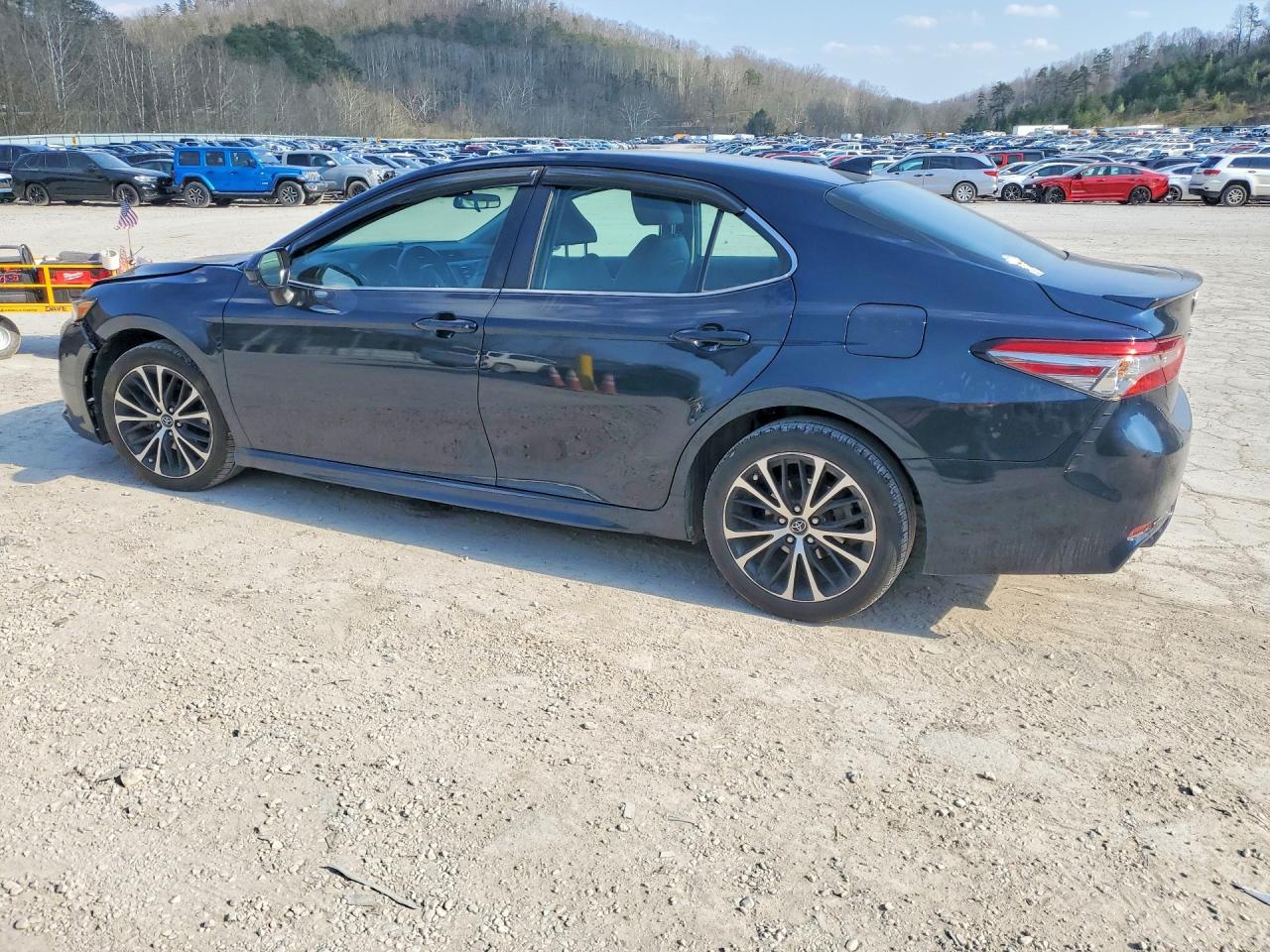 2019 TOYOTA CAMRY L photo 2