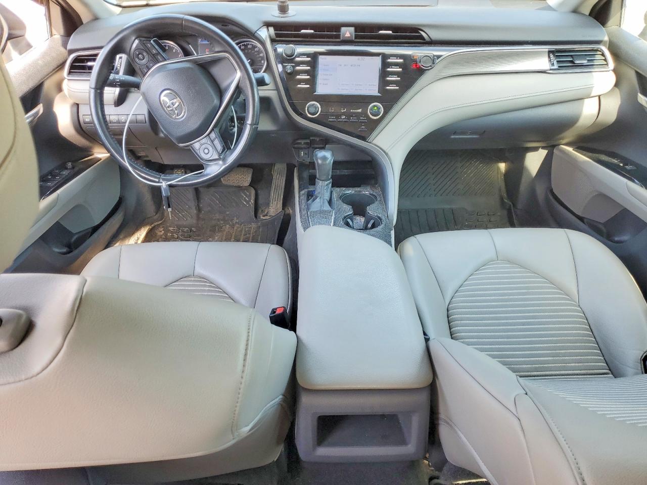 2019 TOYOTA CAMRY L photo 8