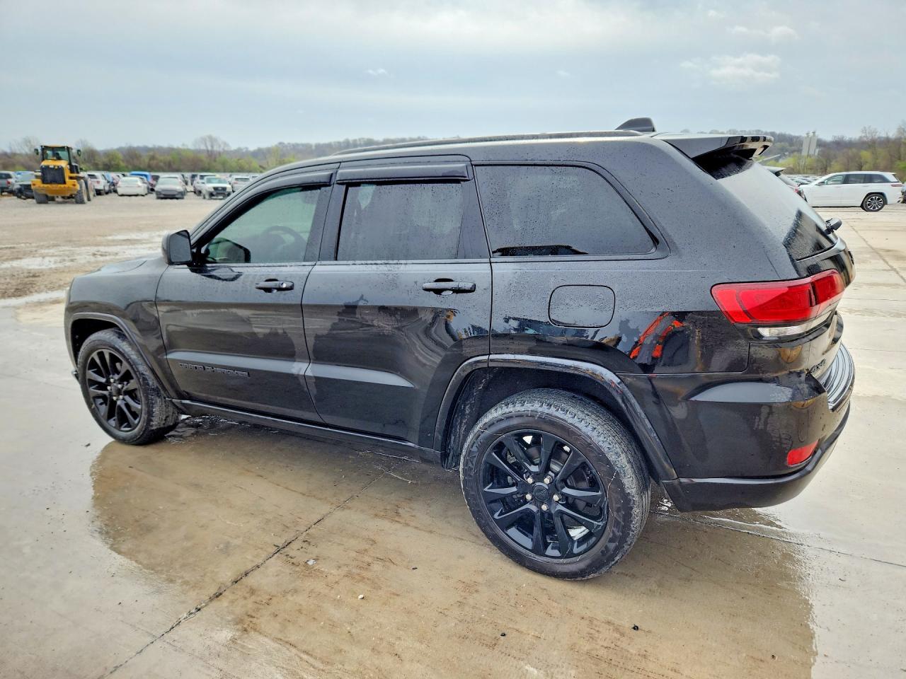 2018 JEEP GRAND CHEROKEE LAREDO photo 2