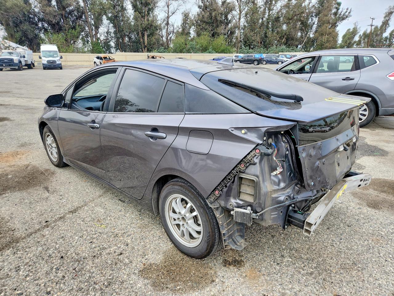 2017 TOYOTA PRIUS TWO photo 3