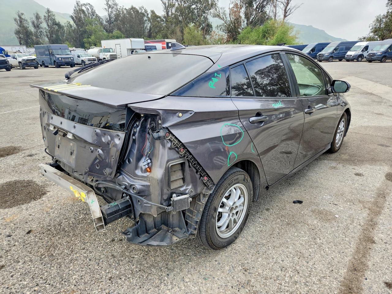 2017 TOYOTA PRIUS TWO photo 5