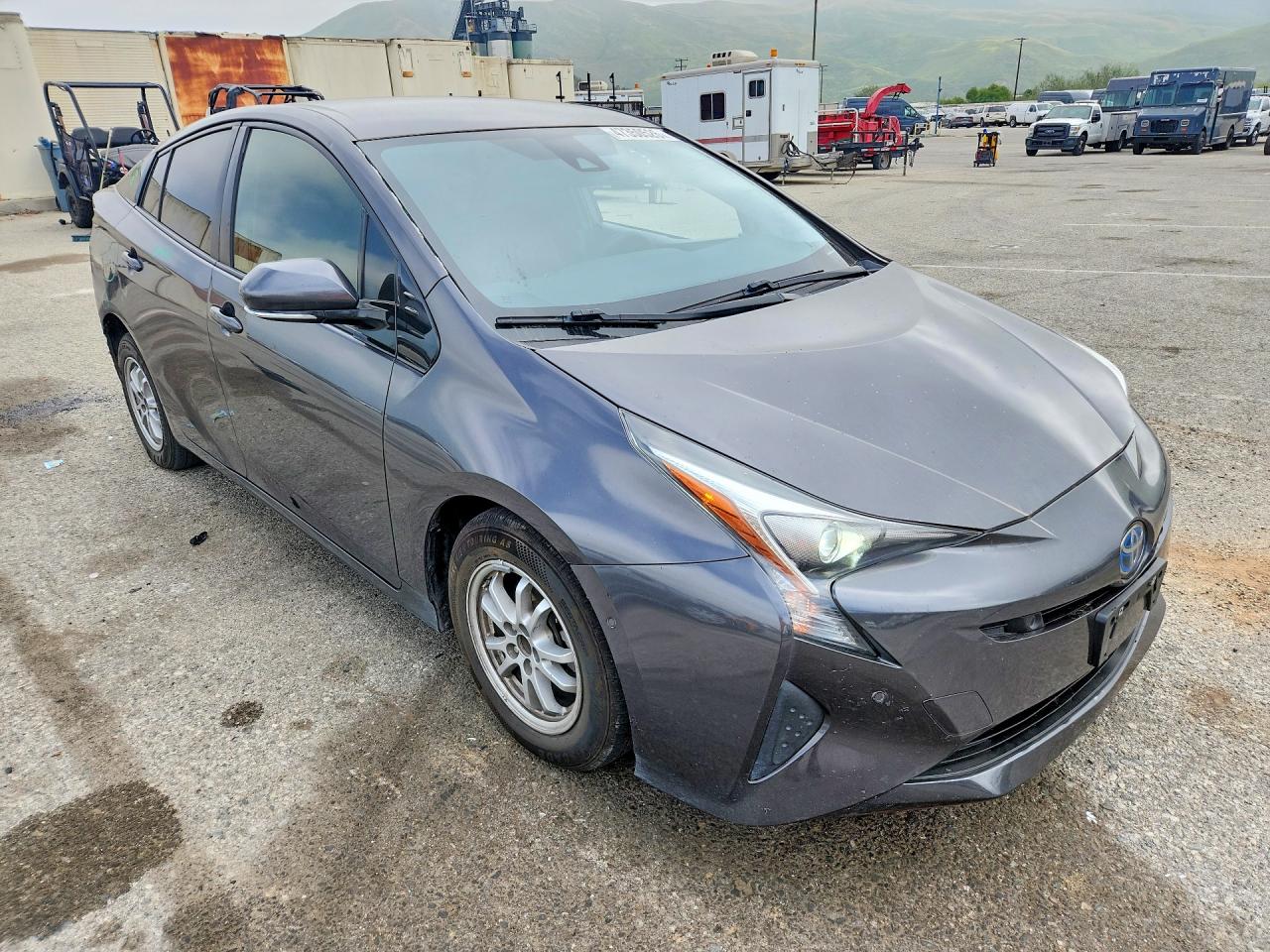 2017 TOYOTA PRIUS TWO photo 7
