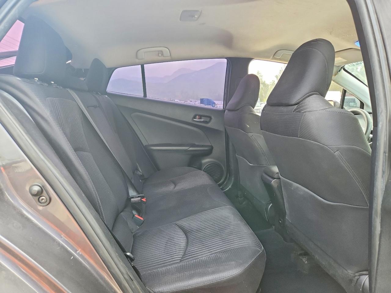 2017 TOYOTA PRIUS TWO photo 19