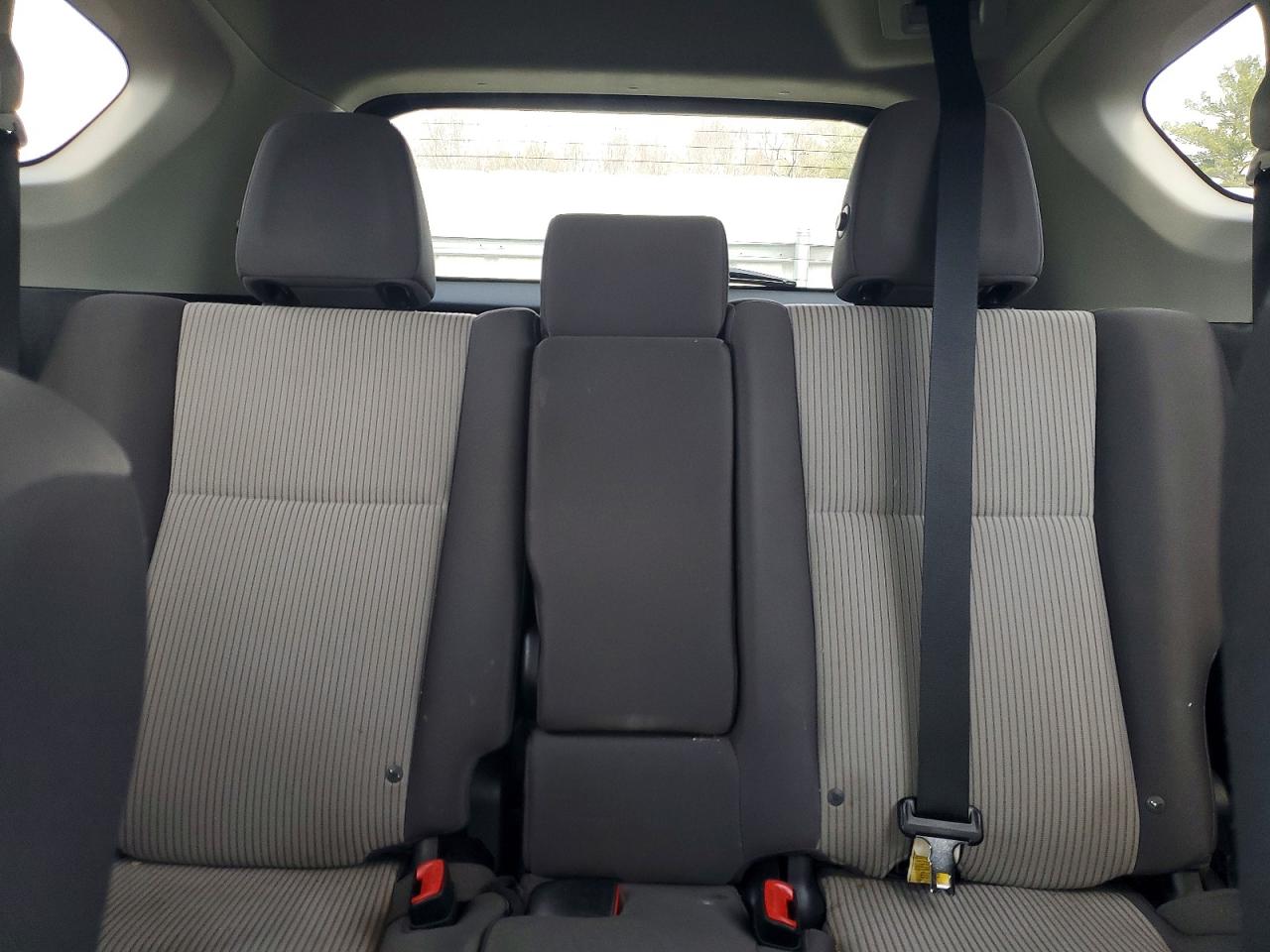 2015 TOYOTA RAV4 LE photo 28