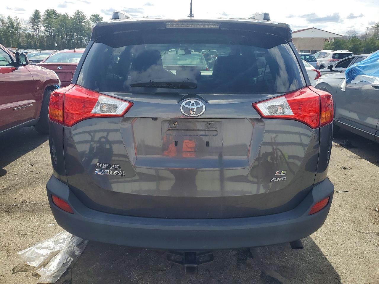 2015 TOYOTA RAV4 LE photo 16