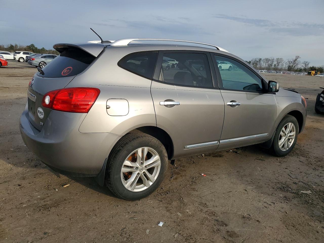 2013 NISSAN ROGUE S photo 5