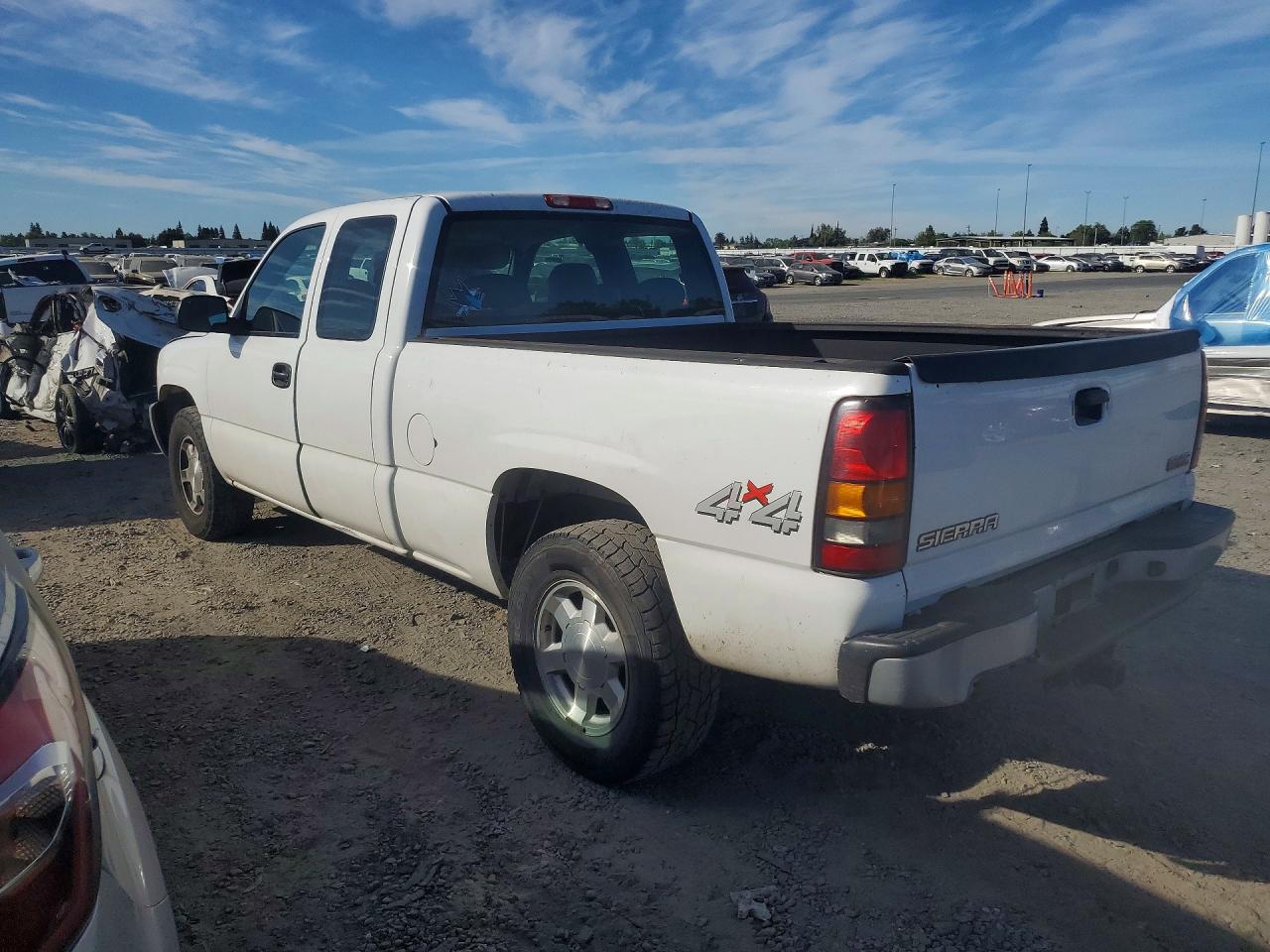 2006 GMC NEW SIERRA K1500 photo 3