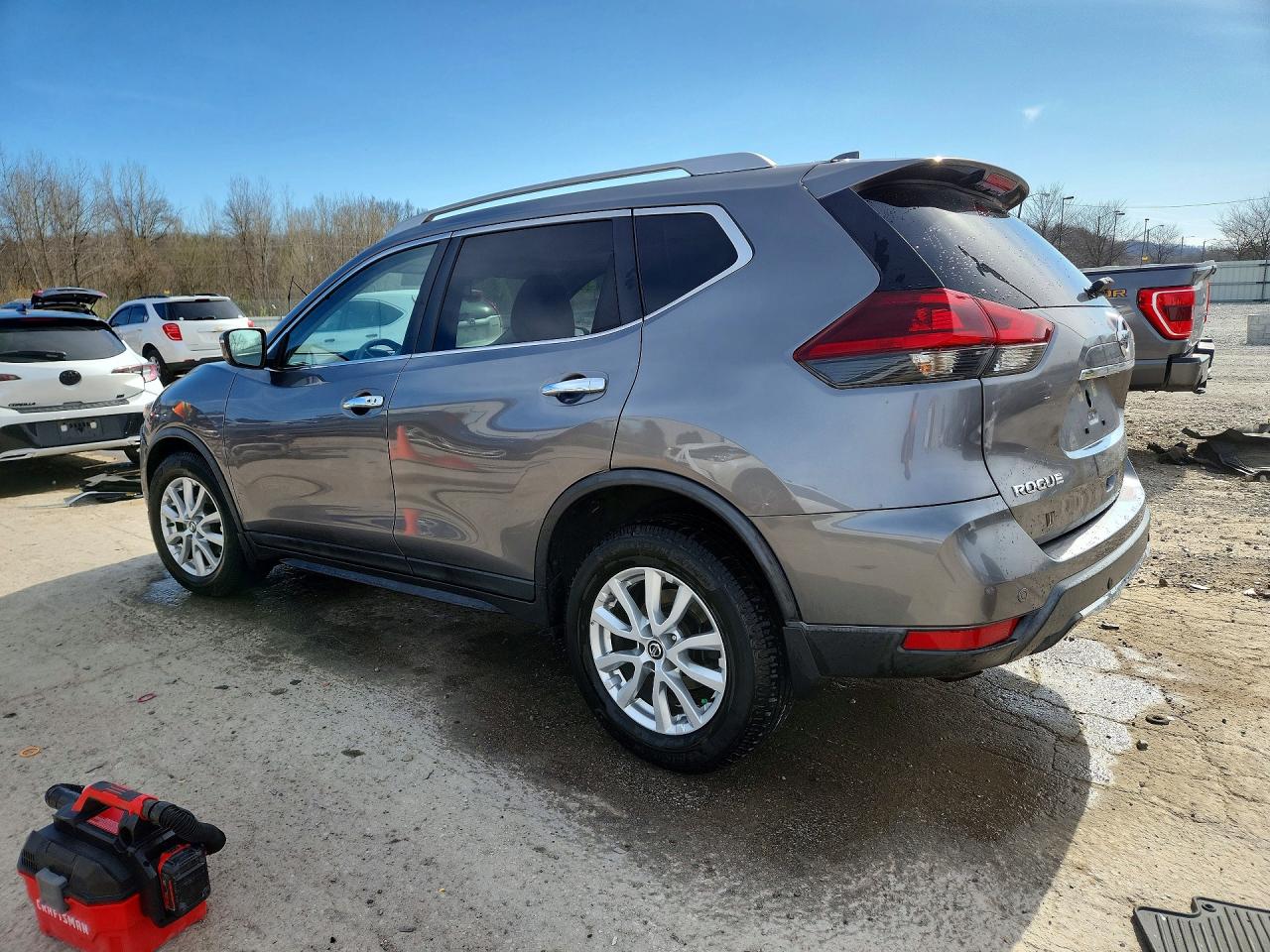 2019 NISSAN ROGUE SV photo 4