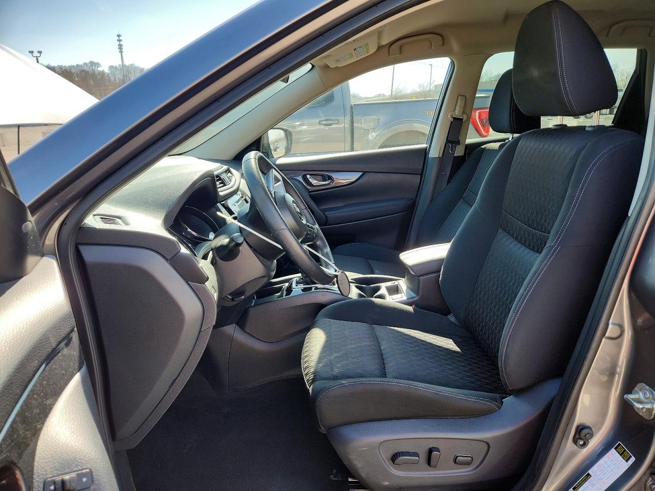 2019 NISSAN ROGUE SV photo 19