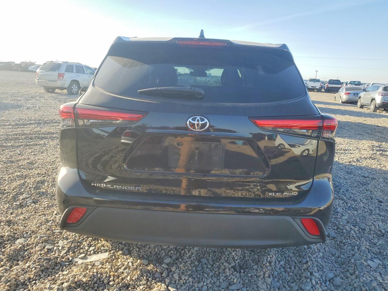2021 TOYOTA HIGHLANDER XLE photo 16