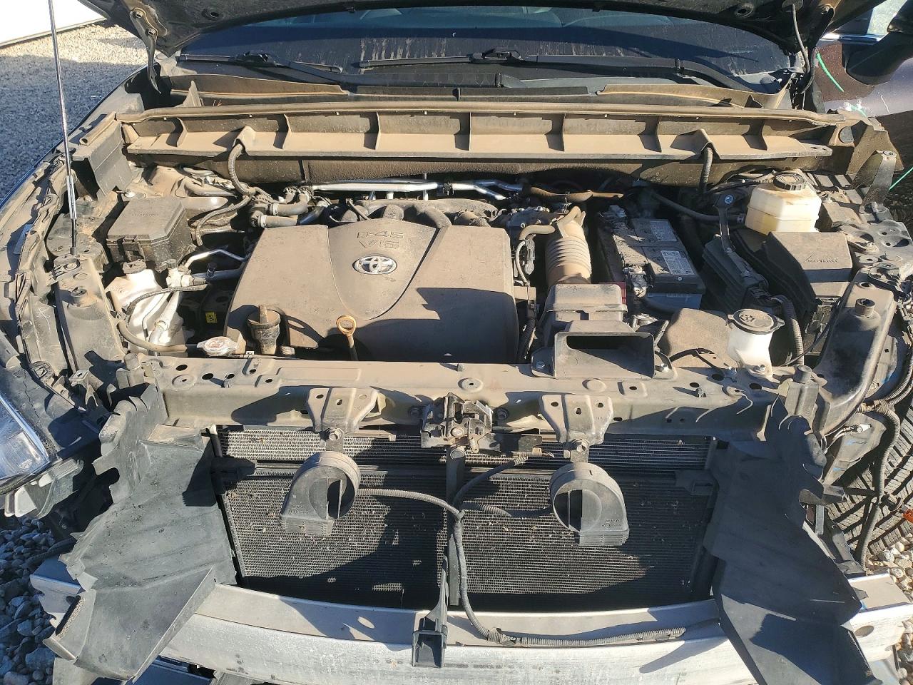 2021 TOYOTA HIGHLANDER XLE photo 34
