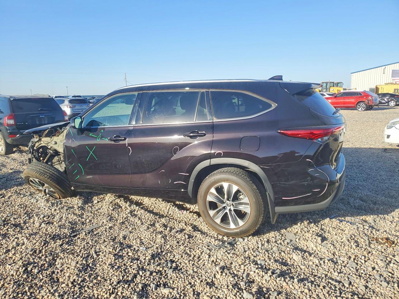 2021 TOYOTA HIGHLANDER XLE photo 4